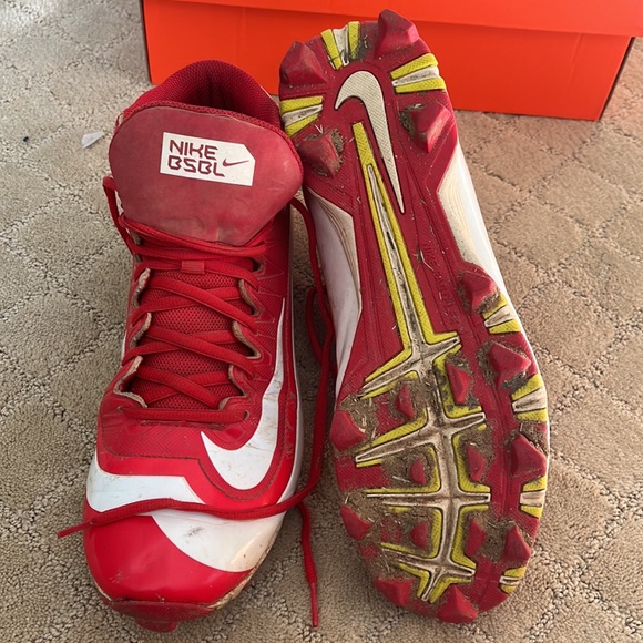 Nike Red Athletic Shoes with Molded Cleats - Picture 6 of 7
